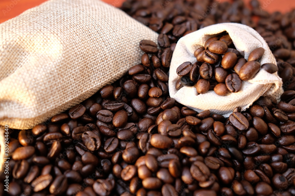 close up coffee beans and macro coffee beans on wood table background close up coffee beans and macro coffee beans on wood table background