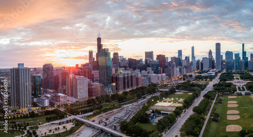 Chicago skyline north Side-lakeshoreDrive