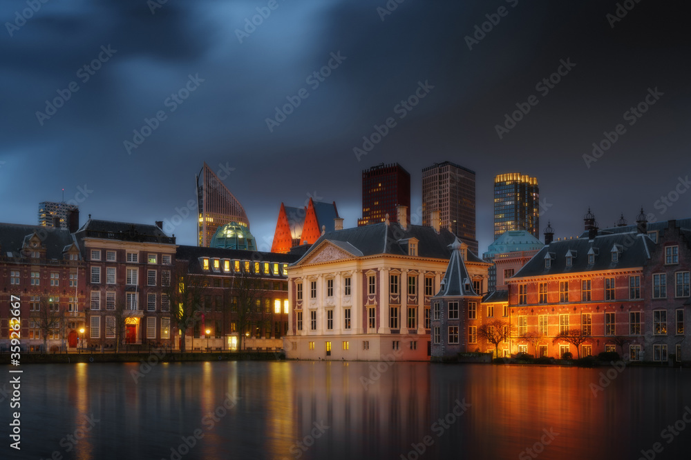Φωτογραφία The Hague (Den Haag) city old town, Netherlands (Holland) in the evening