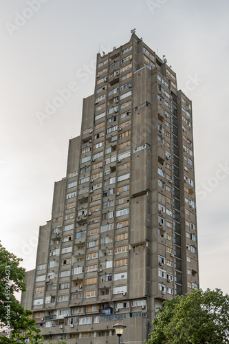 Obraz na płótnie Eastern City Gate of Belgrade (Rudo) is a complex of three large residential buildings situated in the neighborhood of Konjarnik. It is among the most prominent structures along city skyline. w salonie