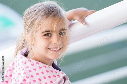 Foto Blonde girl smiling