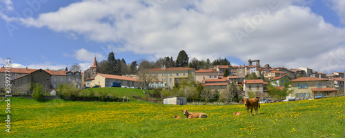 Panoramique sur Allègre (43270), Haute-Loire en Auvergne-Rhône-Alpes, France