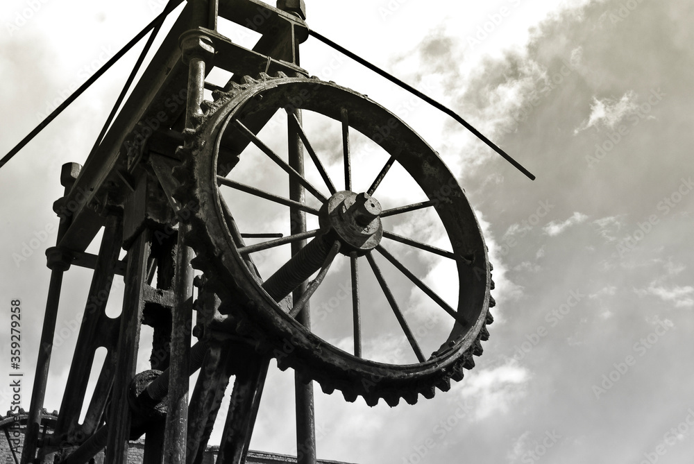 Fototapeta premium Lifting tower and cloudy sky