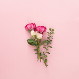 A bouquet with four roses on a pink square background.