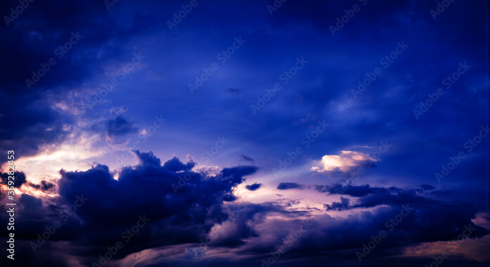 Fototapeta premium Dark evening sky high contrast weather picture