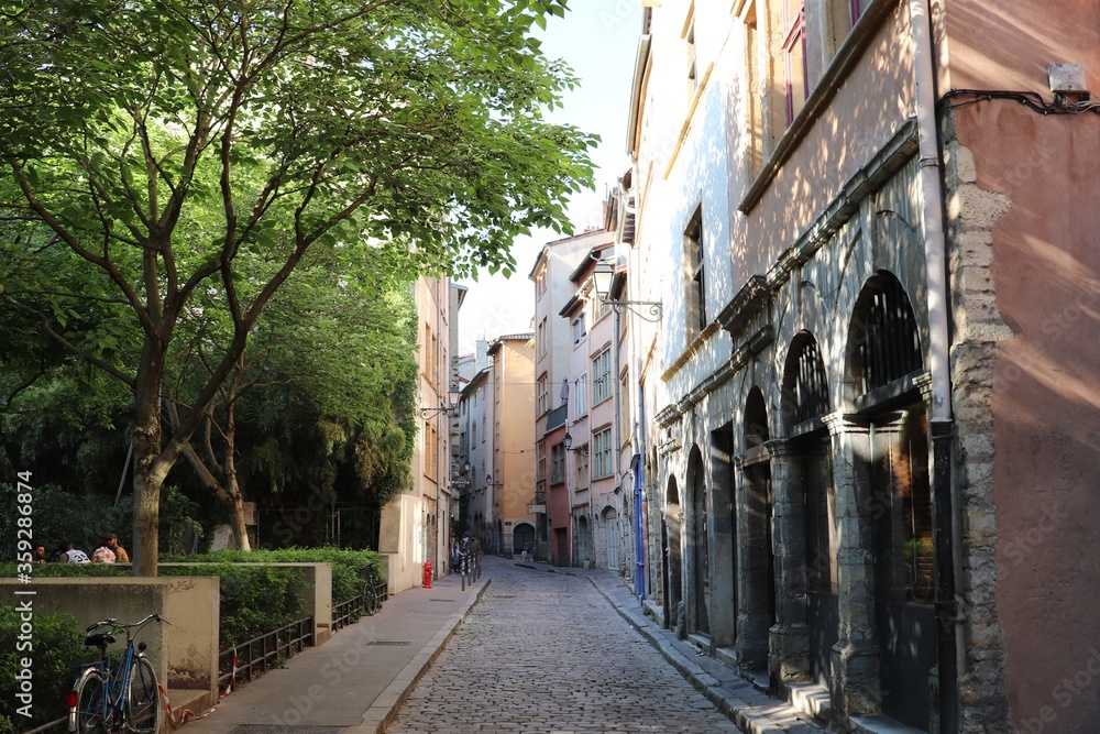 La rue Saint Georges, rue pavée et piétonne du vieux Lyon, ville de Lyon, département du Rhône, France