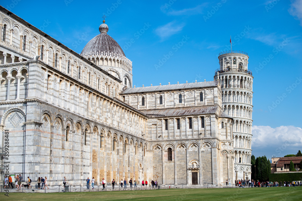 Italy tourism pictures, visit italy, must visit places on earth, Square of Miracle and the leaning tower of Pisa