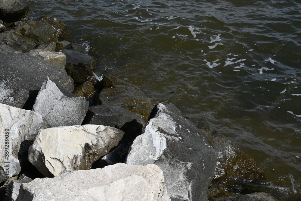 Obraz premium rocks in the water