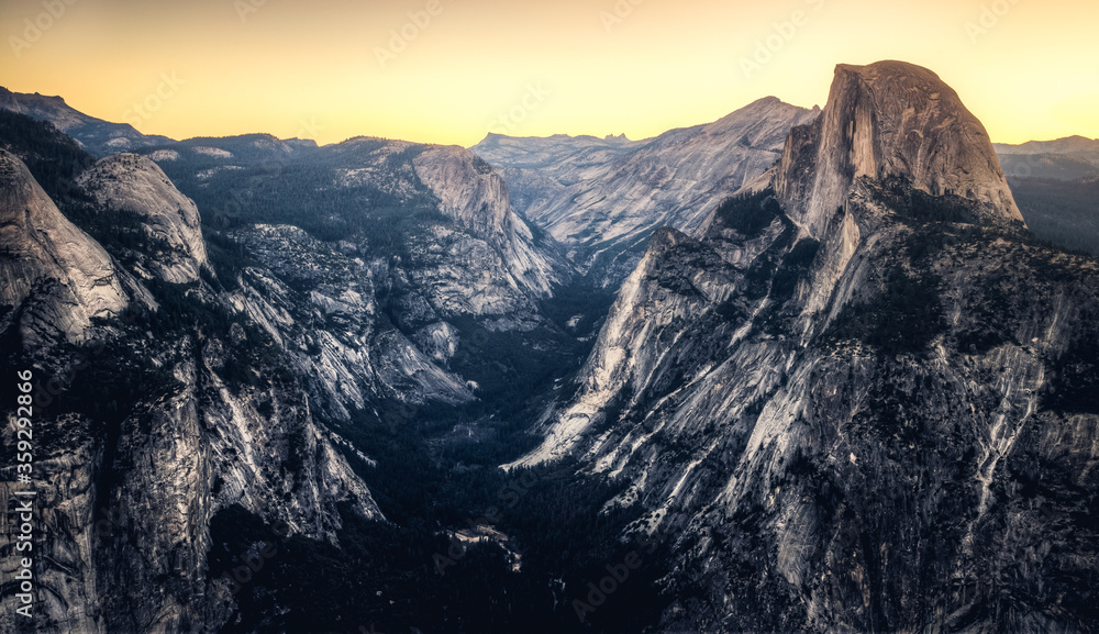 Fototapeta premium Sunrise on Glacier Point, Yosemite National Park, California
