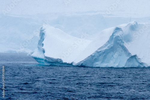 Icebergs of the South Pole
