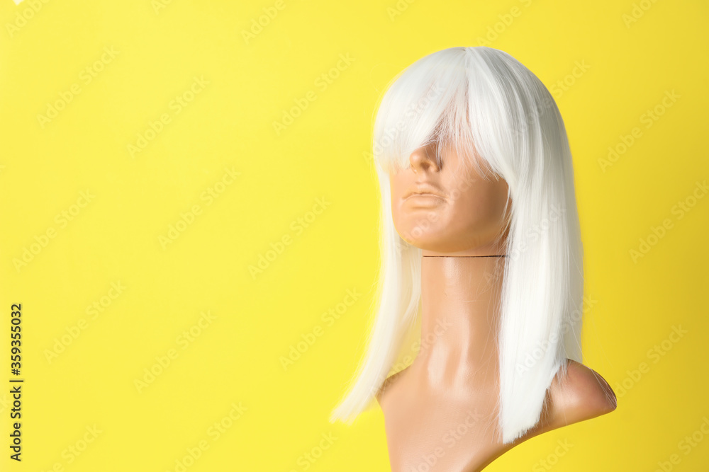Obraz premium Mannequin with female wig on color background