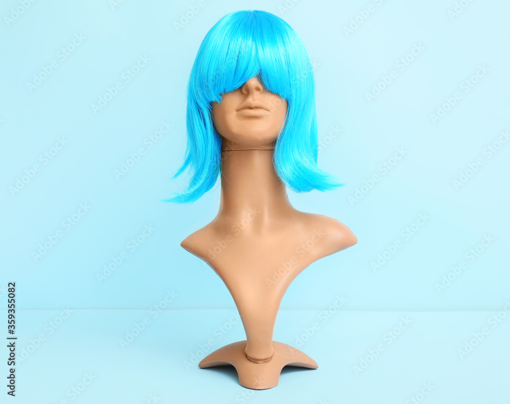Naklejka premium Mannequin with unusual female wig on color background