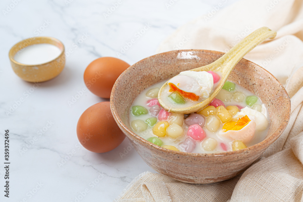 Thai dessert called Bualoy balls in dippers with hot coconut milk and pandan leaves to increase the deliciousness. Thai dessert called Bualoy balls in dippers with hot coconut milk and pandan leaves to increase the deliciousness.