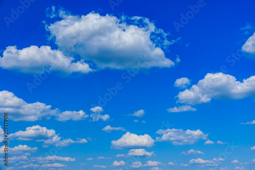 Fototapeta Naklejka Na Ścianę i Meble -  White fluffy clouds in the blue sky