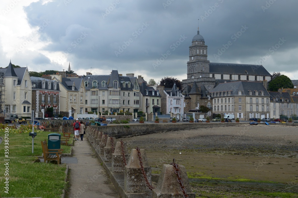 Saint-Servan à marée basse en Bretagne