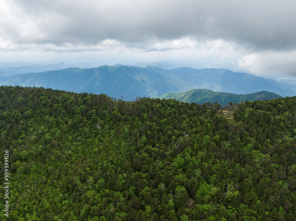 Obraz premium ６月の恵那山稜線上空より空のお散歩