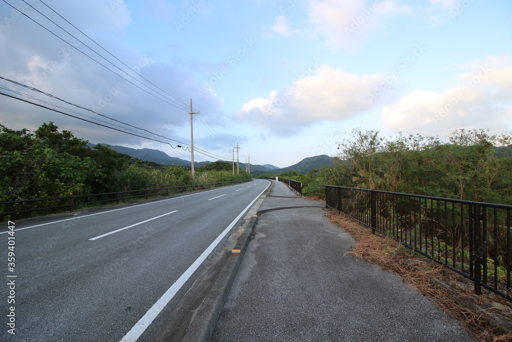 西表島の沖縄県道215号白浜南風見線