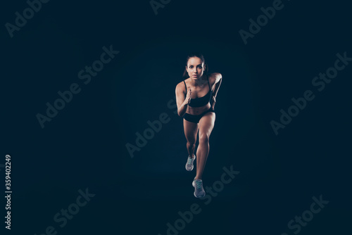 Canvas-taulu Full length photo short sport suit lady ready steady go concept sprint run profe