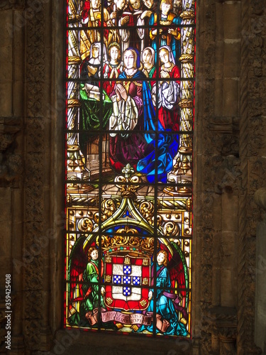 Buntglasfenster in der Kirche des Hyronimus-Klosters in Lissabon Portugal