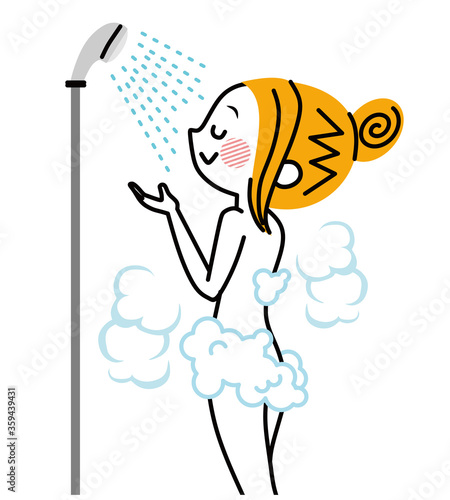 シャワーを浴びる女性