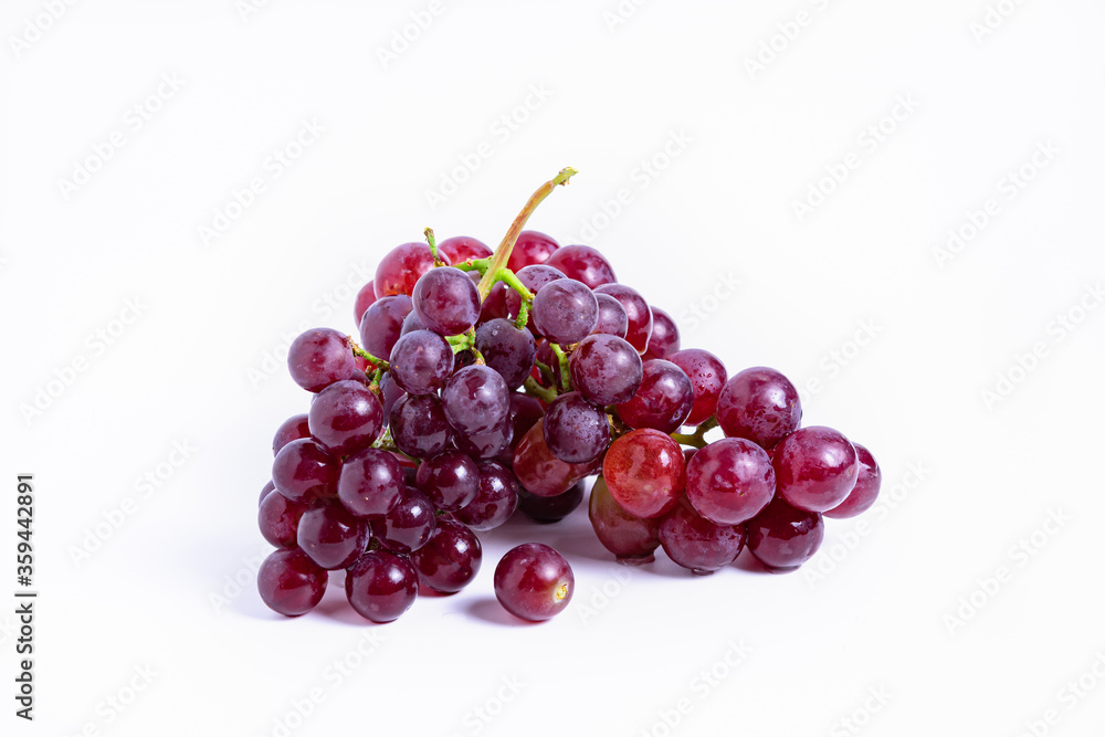 Fototapeta premium isolate bunch of grapes on a white background