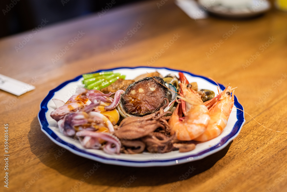 eat plate of seafood on table