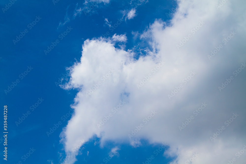 Obraz premium white cloud on blue sky
