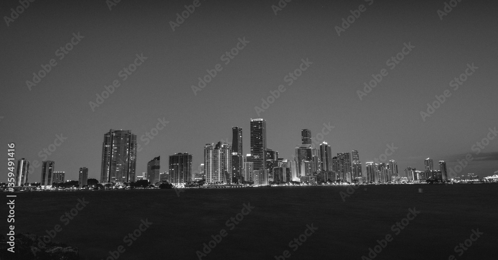 Fototapeta premium miami panoramę miasta czarno-białe centrum miasta budynki pejzaż