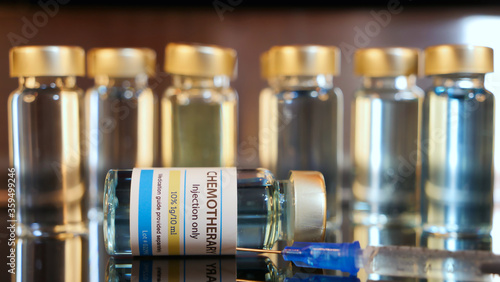 Fotografie Vial of chemotherapy injection and syringe