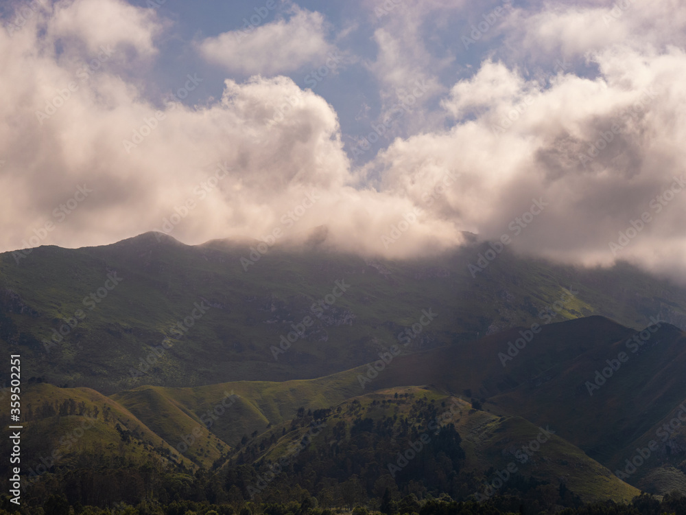 Obraz premium Mountains on a cloudy day