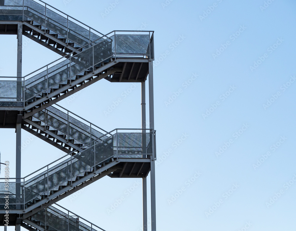 Escalera exterior metalica en un edifico comercial en Málaga
Escalera exterior metalica en un edifico comercial en Málaga