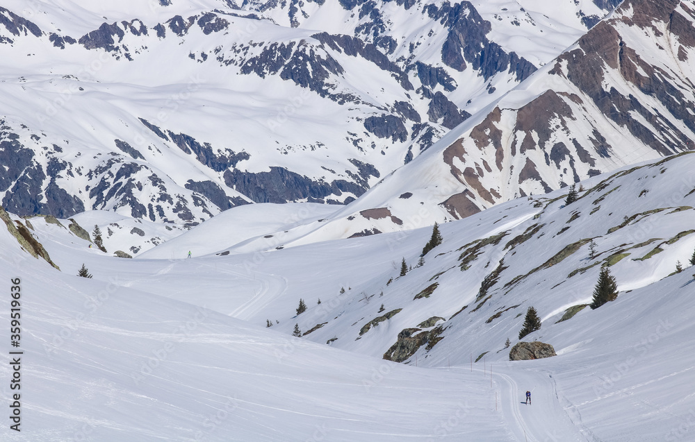paysage des alpes en hiver avec le réchauffement climatique