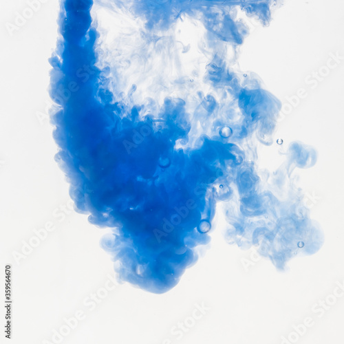 blue ink jet in water