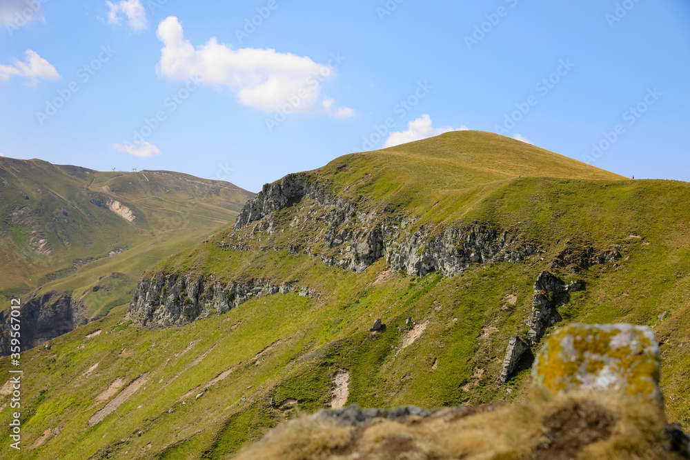 Sancy - Montagnes, rocher et paysage en Auvergne. Massif du Sancy dans la chaîne des puys en France. Patrimoine mondial en Europe.