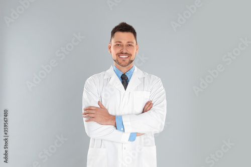 Canvastavla Happy man in lab coat on light grey background