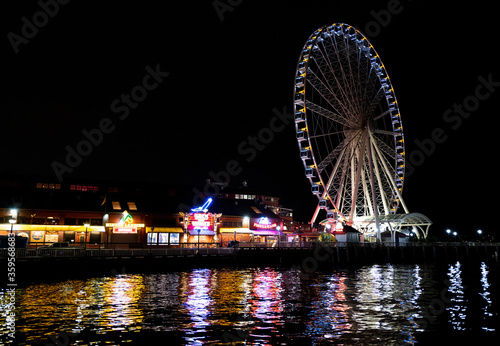 Nightime image of the Great Wheel in downtown Seattle, Washington waterfront