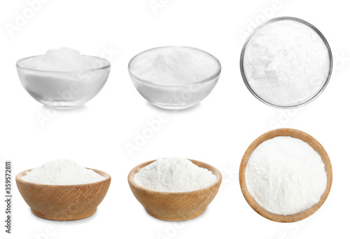 Tableau sur toile Set with bowls of baking soda on white background