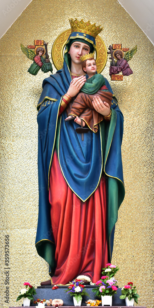 Closeup of Our lady of perpetual help statue virgin Mary with Child ...