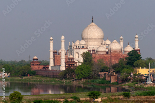 Canvas Print C-0122 Face-to-face view of Taj Mahal-3
Photographed at the Taj Mahal in Agra, India in April 2019