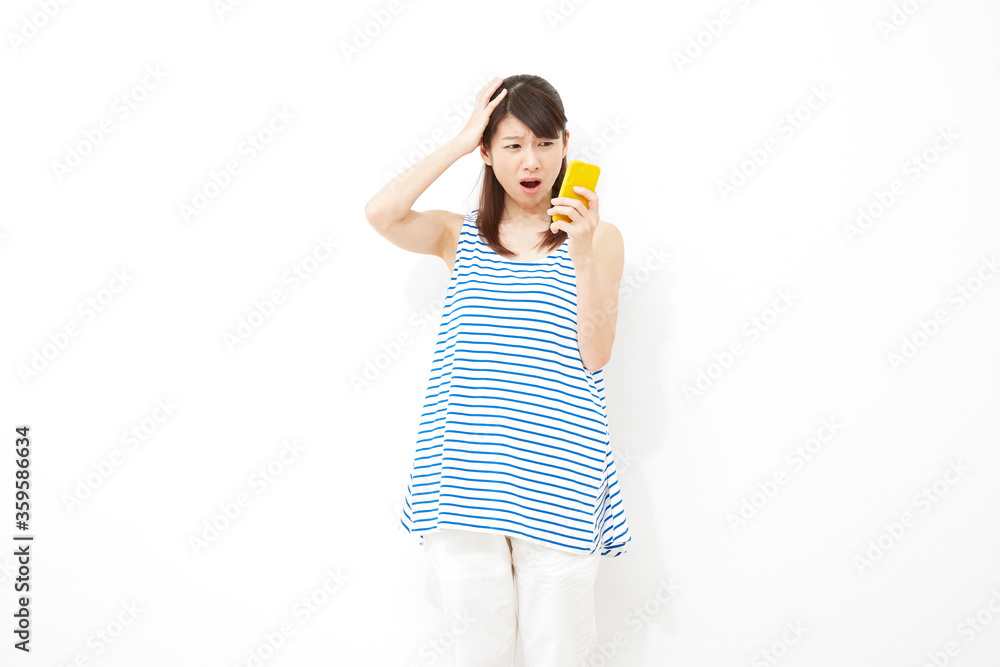 女性 頭を抱える 女性 頭を抱える