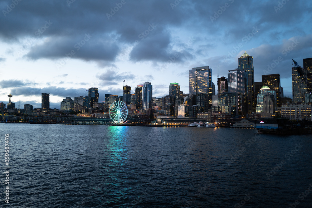 Fototapeta premium Skyscrapers and skyline of Seattle, Washington at sunset