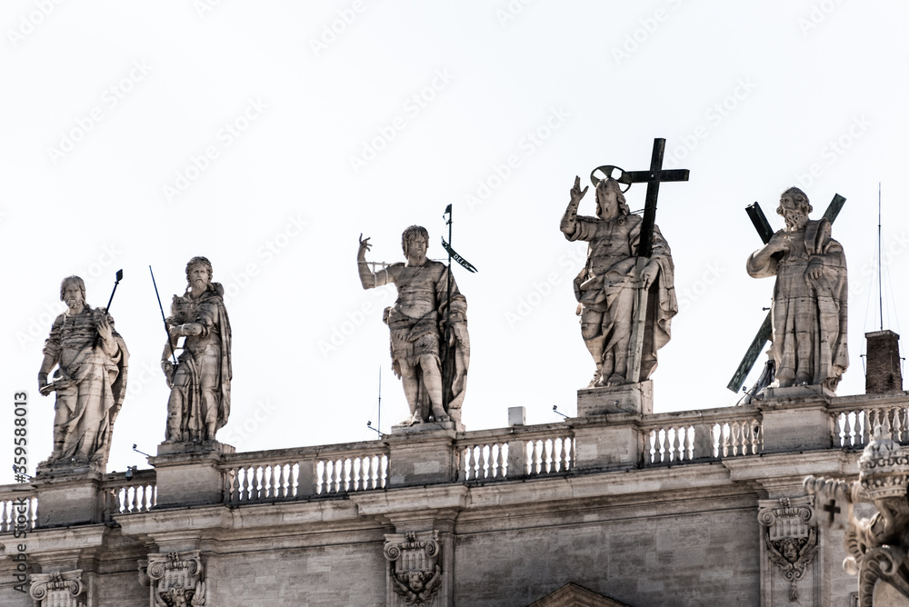 Obraz premium View of the sculptures of Saint Peter Cathedral, Rome