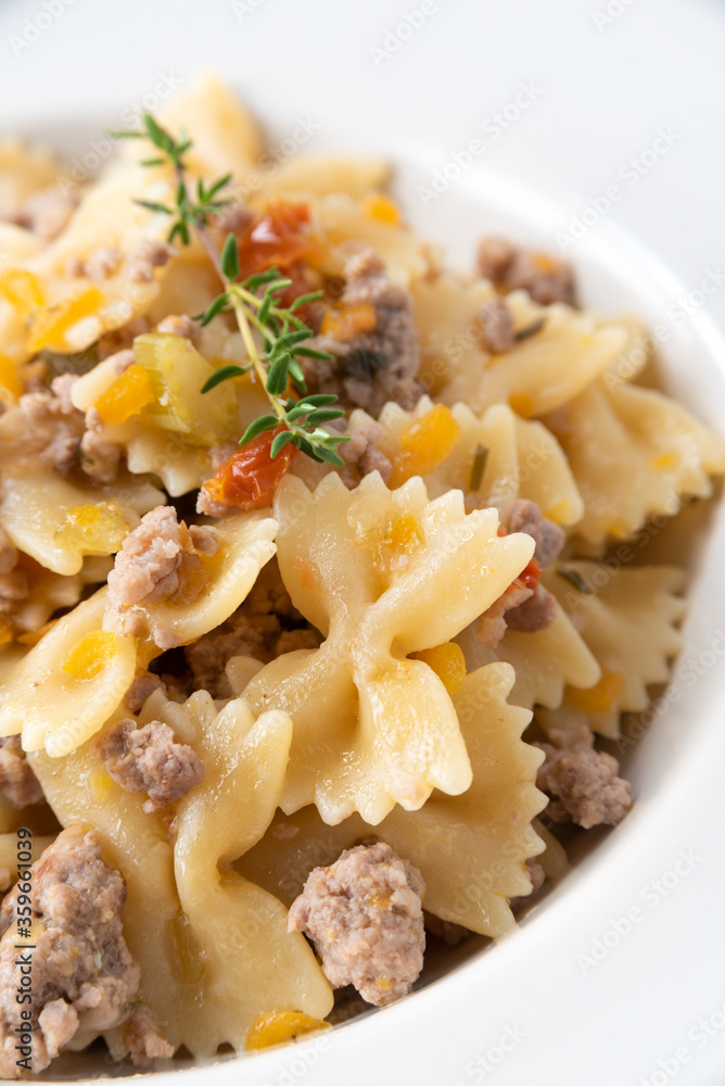 Piatto di farfalle al ragu bianco di manzo, Cucina Italiana Piatto di farfalle al ragu bianco di manzo, Cucina Italiana