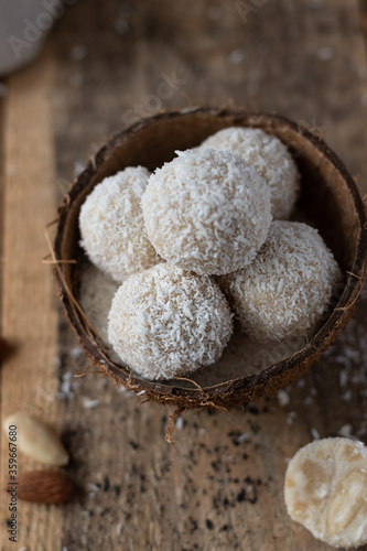 Raw vegan bounty bars 