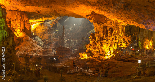 Quadro su tela The illuminated limestone Sung Sot caves in the UNESCO World Heritage Site of Ha Long Bay in Northern Vietnam