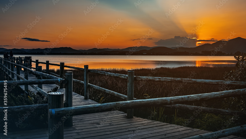 Obraz premium sunset over the river