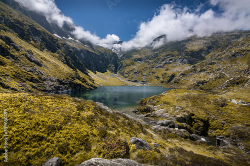 Etang de Gardet, lac dans les montagnes des Pyrénées - Ariège, Occitanie, - France
