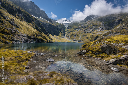 Etang de Gardet, lac dans les montagnes des Pyrénées - Ariège, Occitanie, - France