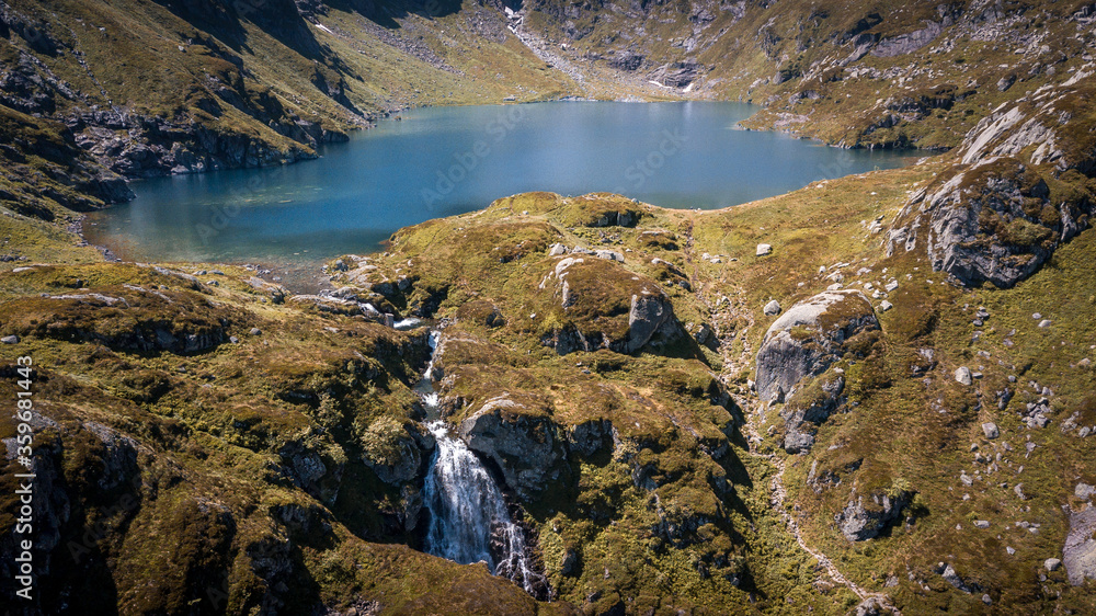 Etang de Gardet, avec un drone, lac dans les montagnes des Pyrénées - Ariège, Occitanie, - France