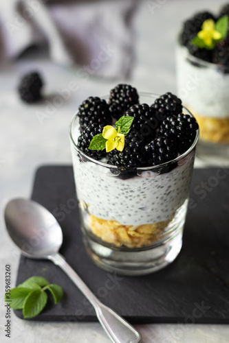 Chia pudding with blackberries and corn flakes 